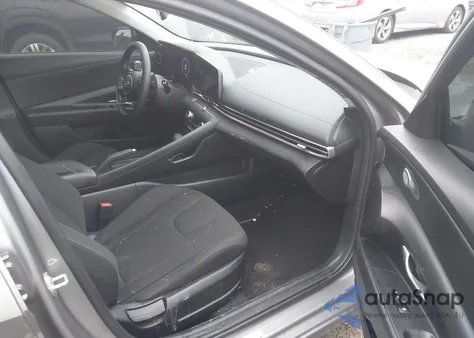 2024 Hyundai Elantra Sel z USA, uszkodzony, nr VIN KMHLM4DG8RU636361